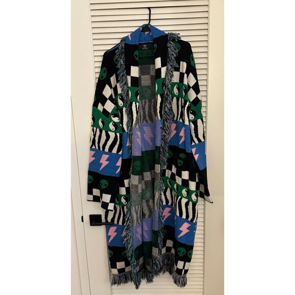 Dress in LALA Luxe Fringe Blanket Cardigan in Wonderstruck Size L/XL - Picture 2 of 4